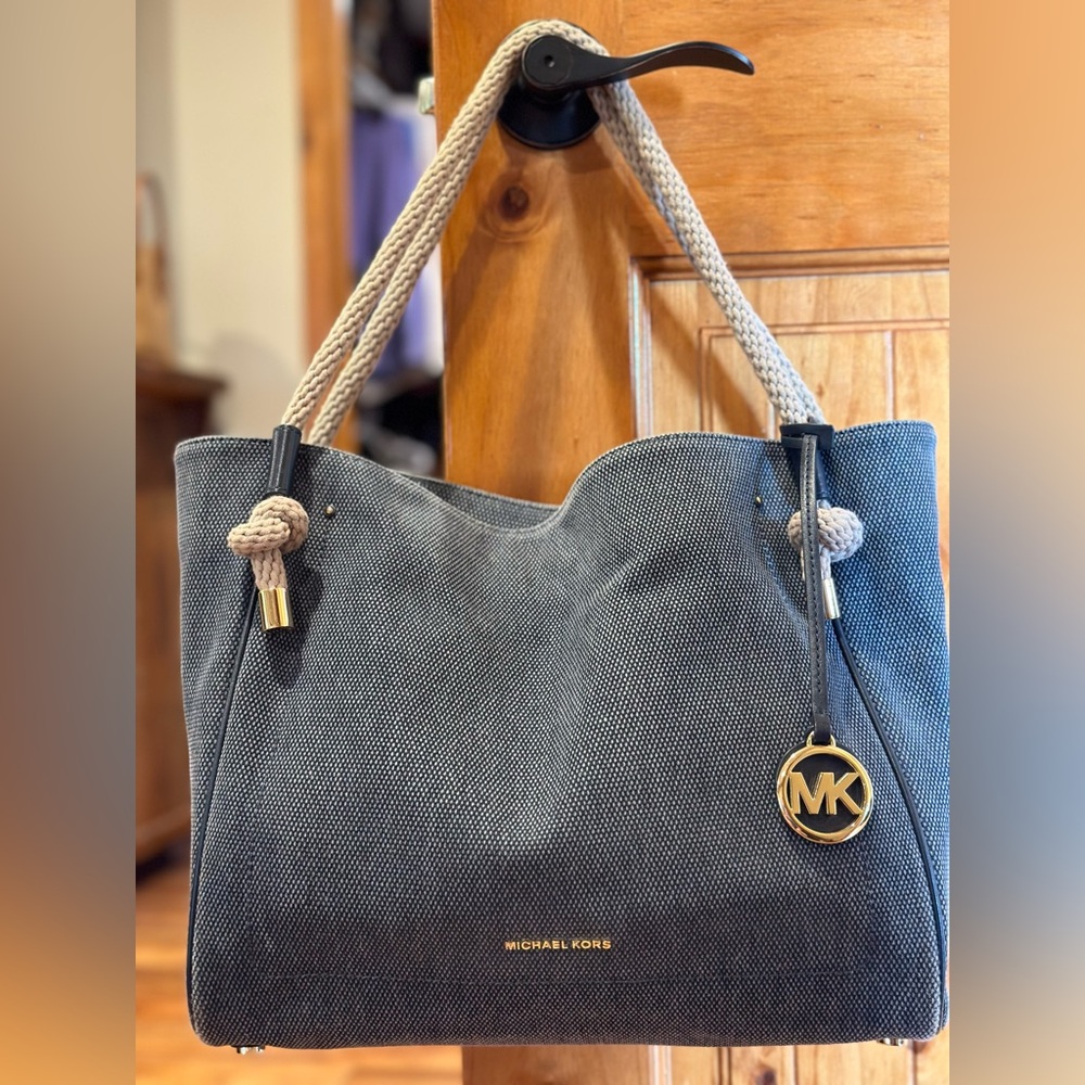 Michael Kors Isla Large Admiral Tote